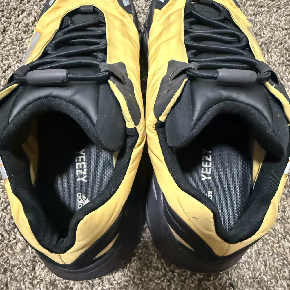 Adidas Yeezy Boost 700 MNVN Honey flux - Picture 7 of 8